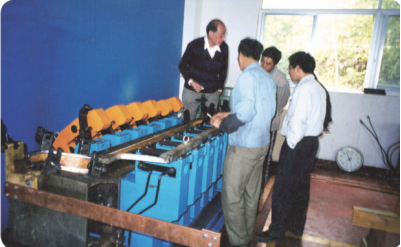 ZCN070S-（2000，9頭/3000，14頭）水發(fā)線棒多頭液壓成型熱壓機(jī)